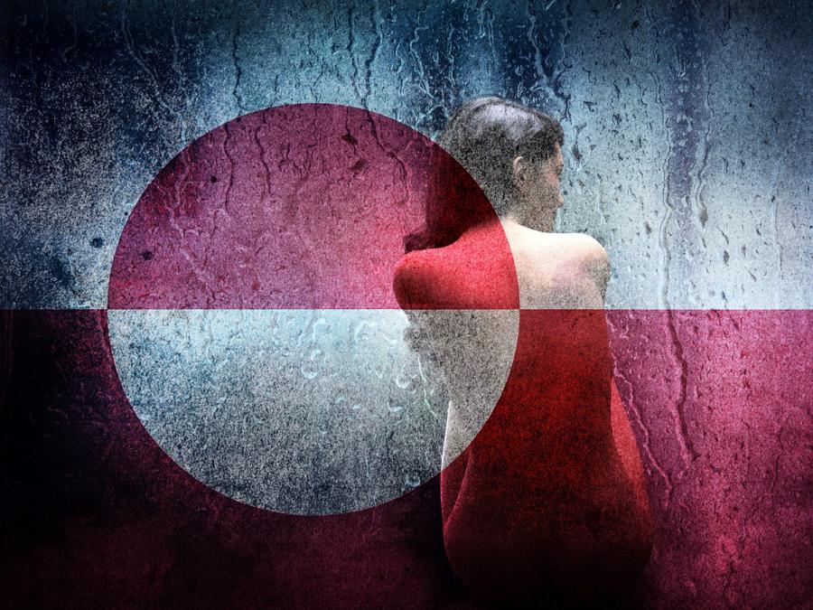 Kvinde og det grønlandske flag