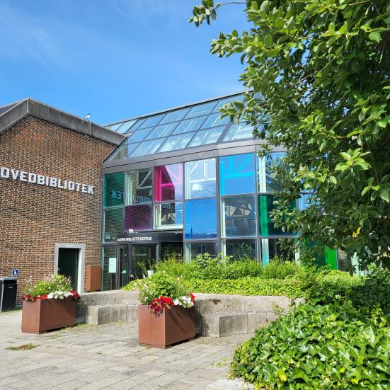 Hovedbiblioteket set ude fra bibliotekshaven