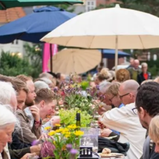 Udendørs fællesspisning