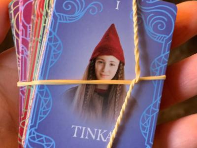 Du har brugt det meste af december og dine vågne timer på at jagte Tinka-kort. Dit barns mappe er fyldt nu, og du puster ud, for missionen er fuldendt. 