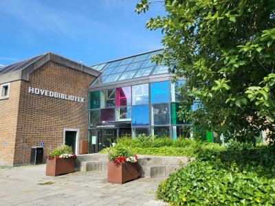 Hovedbiblioteket set ude fra bibliotekshaven