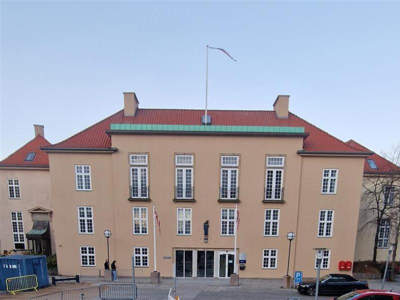 Det gamle rådhus i Nørresundby set lidt oppefra