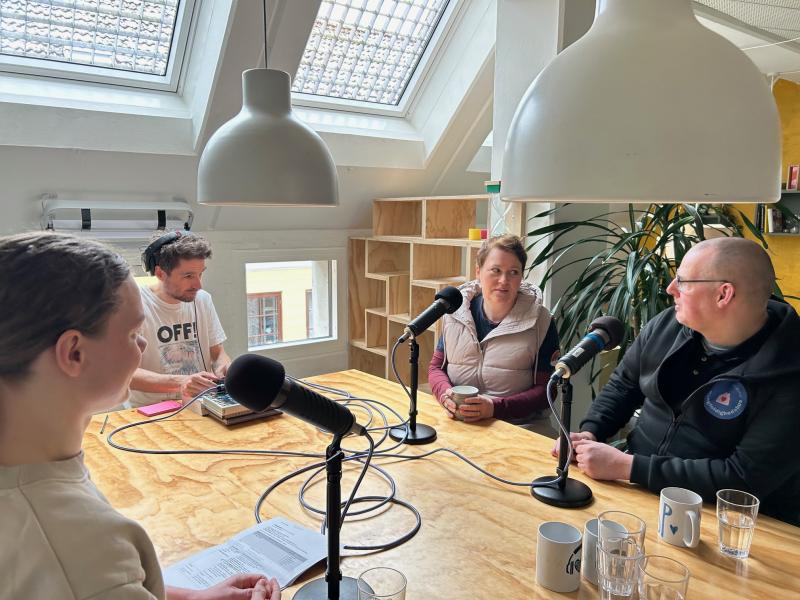 Foto fra samtale i Folkestuen omkring Mangfoldighedshuset