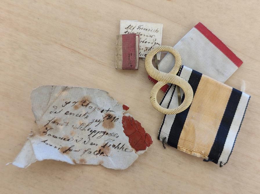 Foto af indholdet fra Schleppegrells lommer