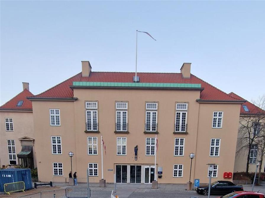 Det gamle rådhus i Nørresundby set lidt oppefra