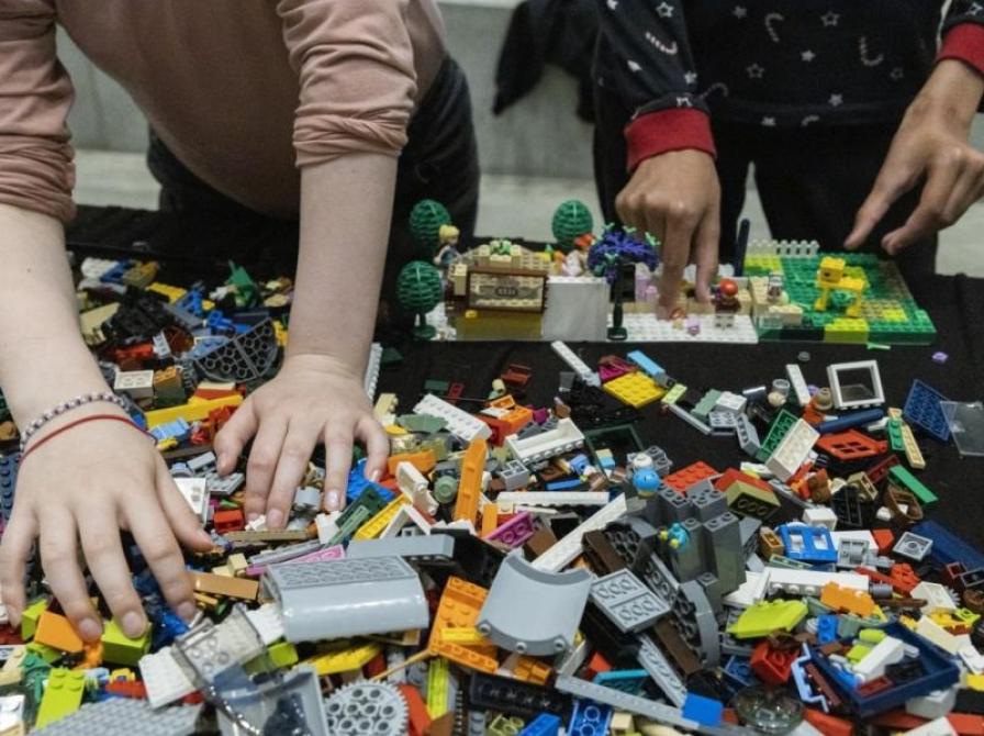LEGO Build the change
