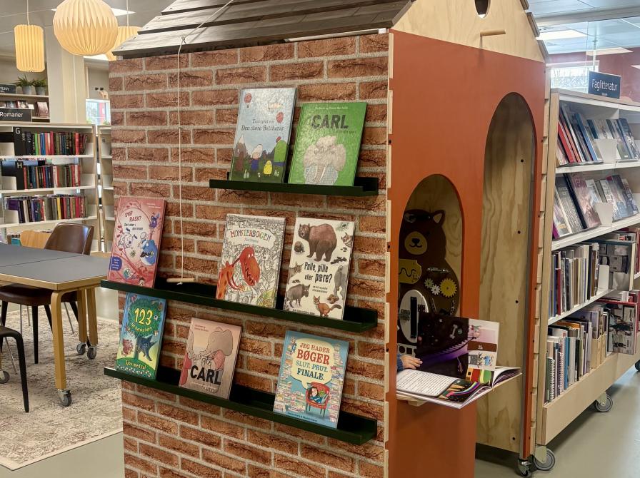 Foto af legehuset på Svenstrup Bibliotek